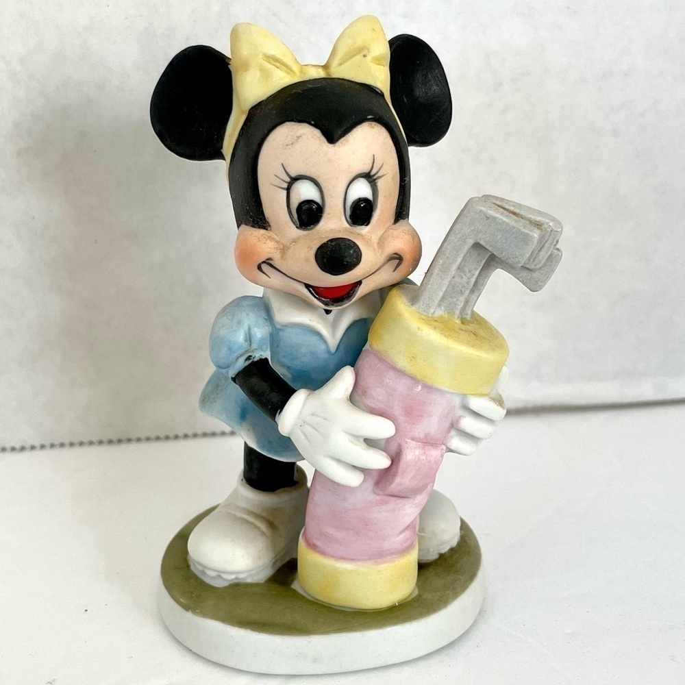 𝅺Walt‎ Disney Productions Minnie Mouse Golf Clubs Figurine